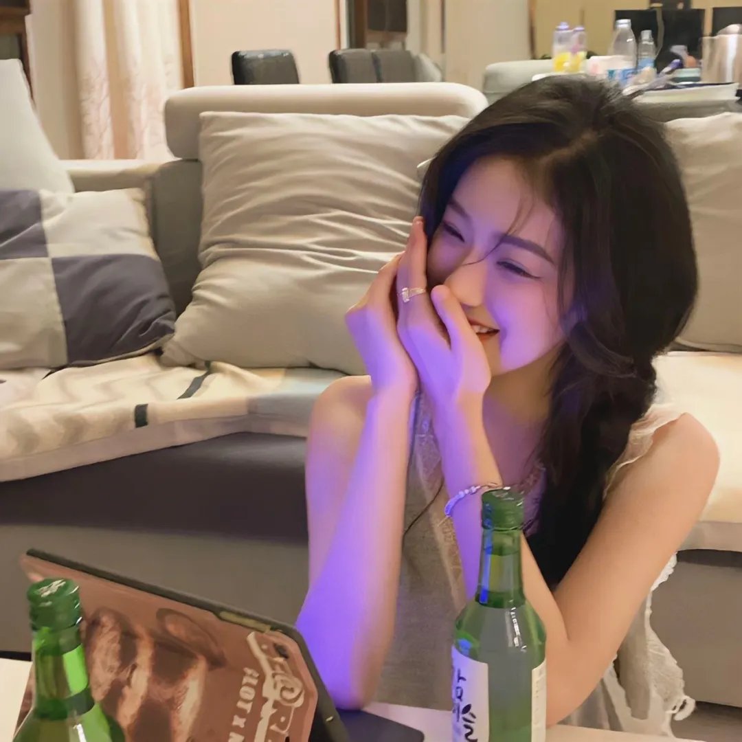她和她的航天员 封面